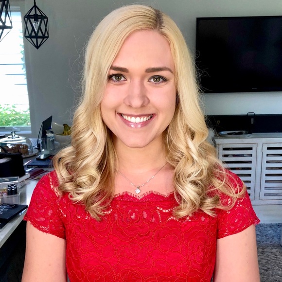 Meet your Posher, Gabrielle - Picture 1 of 2